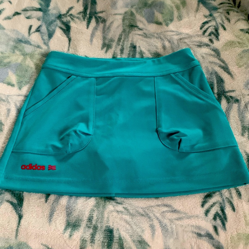 EUC Turquoise Adidas Skort with front pockets and watermelon shorts attached.